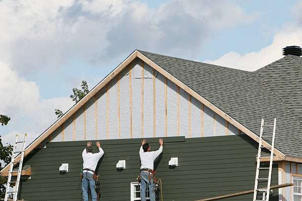 Professional Siding Repair technician working in Battle Ground, IN